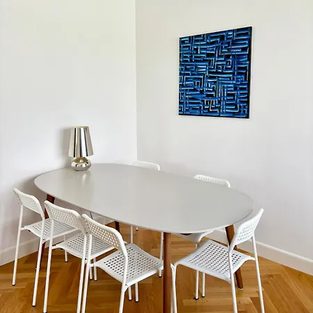 Moon River In Premium Location Close To Metro Apartment Warsaw