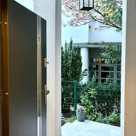 Moon River In Premium Location Close To Metro Apartment Warsaw
